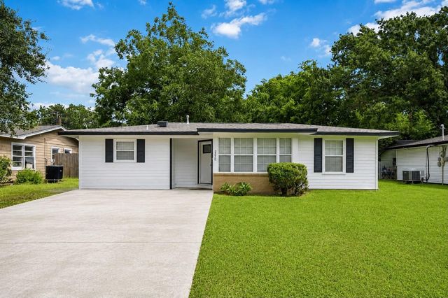 1530 15th Avenue N, Texas City, TX 77590