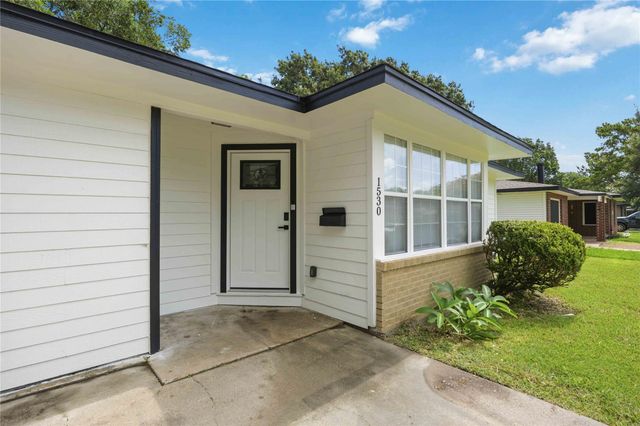 1530 15th Avenue N, Texas City, TX 77590