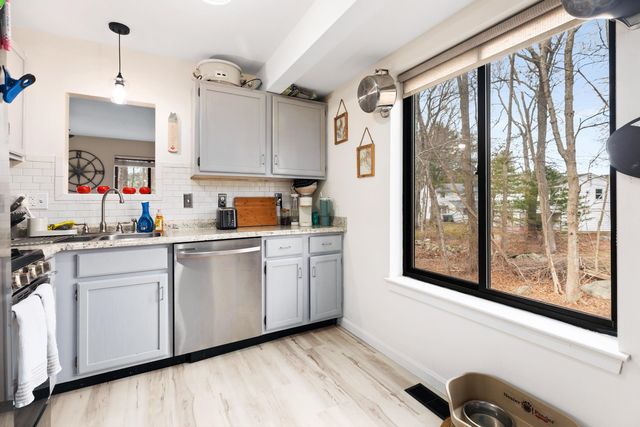 65 Dunvegan Woods Drive, Hampton, NH 03842