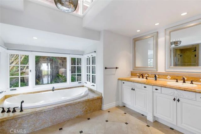 517 Emerald Bay, Laguna Beach, CA 92651