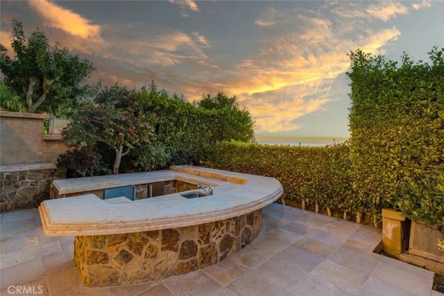 517 Emerald Bay, Laguna Beach, CA 92651