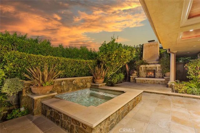 517 Emerald Bay, Laguna Beach, CA 92651
