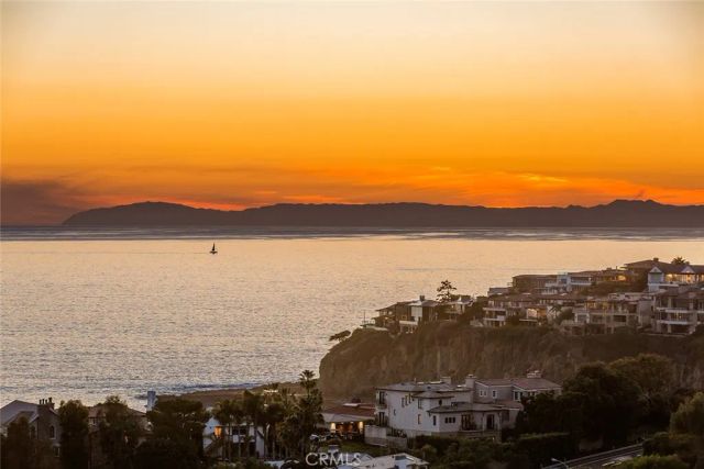 517 Emerald Bay, Laguna Beach, CA 92651