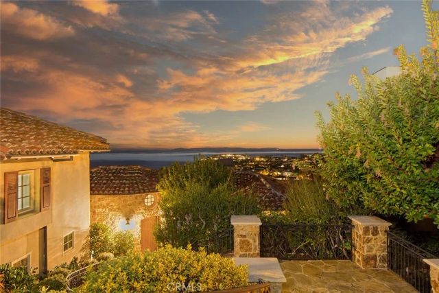 517 Emerald Bay, Laguna Beach, CA 92651