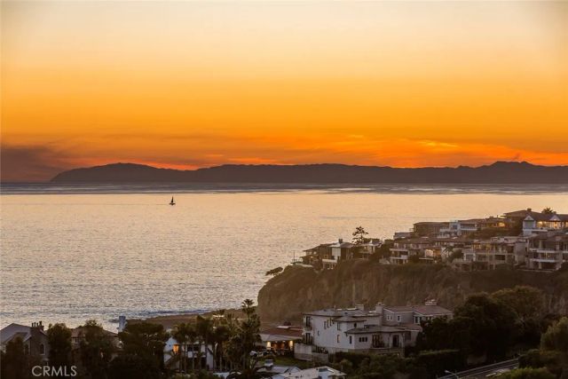 517 Emerald Bay, Laguna Beach, CA 92651