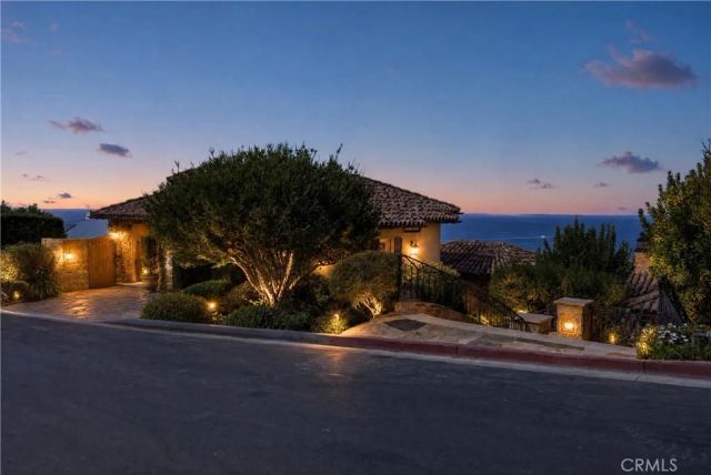 517 Emerald Bay, Laguna Beach, CA 92651