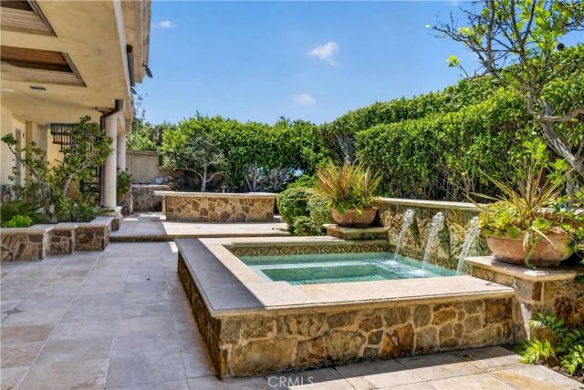 517 Emerald Bay, Laguna Beach, CA 92651