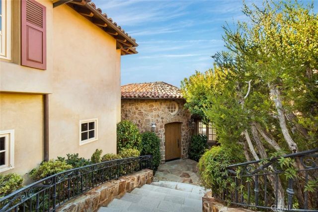 517 Emerald Bay, Laguna Beach, CA 92651