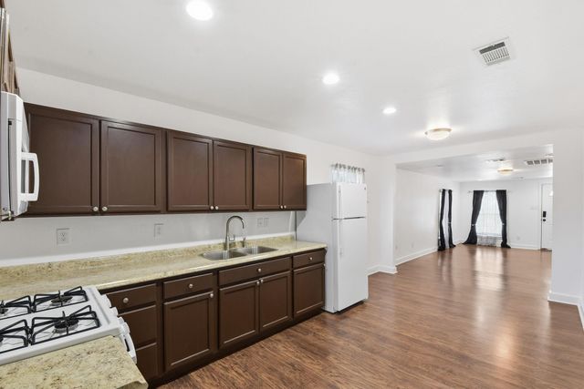 915 Nevell Street, Cleveland, TX 77327