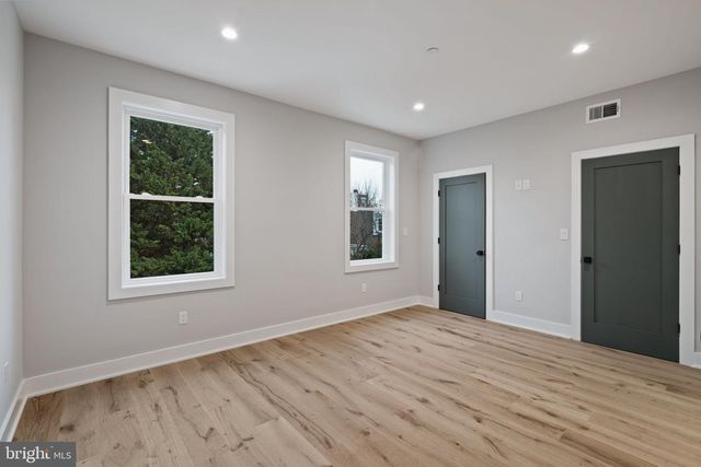 1125 CREASE ST, Philadelphia, PA 19125