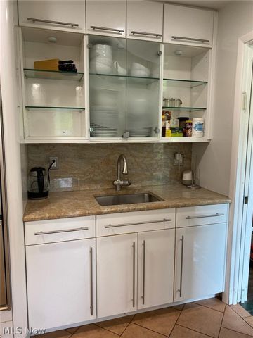 2021 Lyndway Road, Cleveland, OH 44121