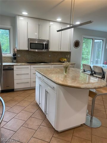 2021 Lyndway Road, Cleveland, OH 44121