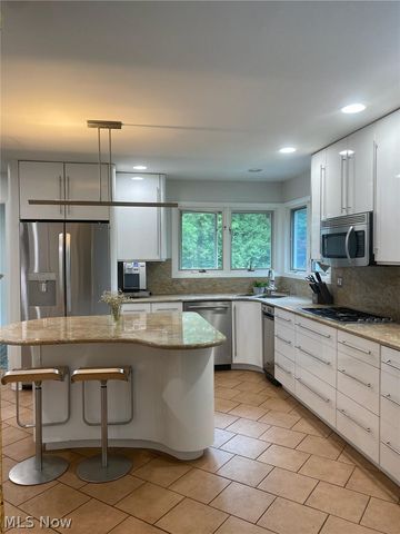 2021 Lyndway Road, Cleveland, OH 44121