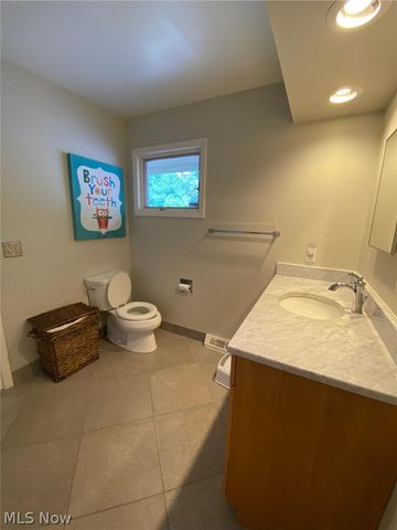 2021 Lyndway Road, Cleveland, OH 44121