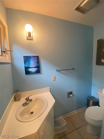 2021 Lyndway Road, Cleveland, OH 44121