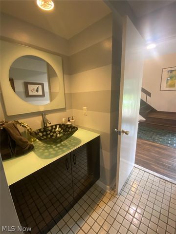 2021 Lyndway Road, Cleveland, OH 44121
