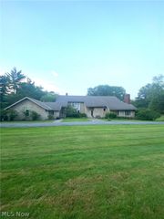 2021 Lyndway Road, Cleveland, OH 44121