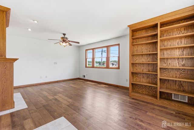 39 Kearney Road, Sayreville, NJ 08879