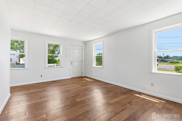 39 Kearney Road, Sayreville, NJ 08879