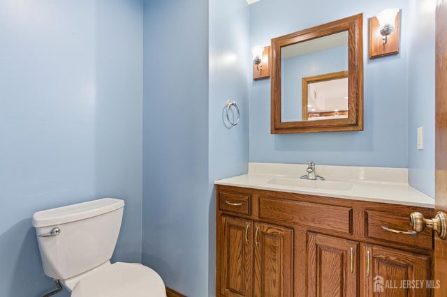 39 Kearney Road, Sayreville, NJ 08879