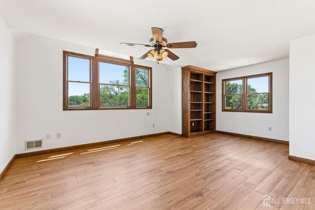 39 Kearney Road, Sayreville, NJ 08879
