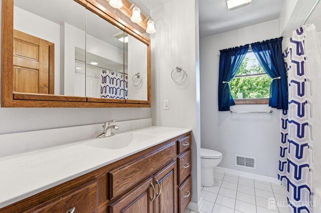 39 Kearney Road, Sayreville, NJ 08879