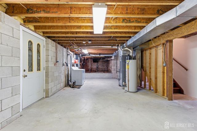 39 Kearney Road, Sayreville, NJ 08879