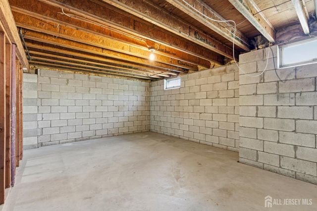39 Kearney Road, Sayreville, NJ 08879