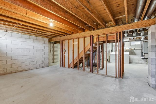 39 Kearney Road, Sayreville, NJ 08879
