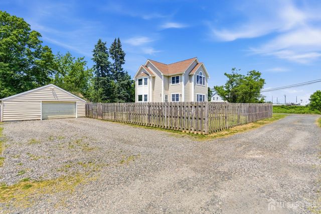 39 Kearney Road, Sayreville, NJ 08879