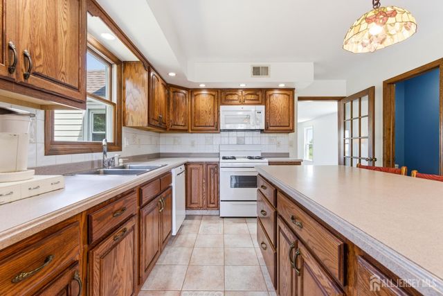 39 Kearney Road, Sayreville, NJ 08879