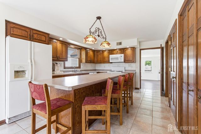 39 Kearney Road, Sayreville, NJ 08879