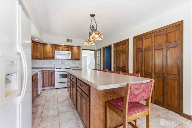 39 Kearney Road, Sayreville, NJ 08879