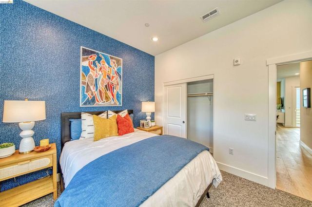 28951 Parkridge Loop 87, Hayward, CA 94544