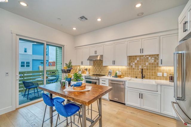 28951 Parkridge Loop 87, Hayward, CA 94544