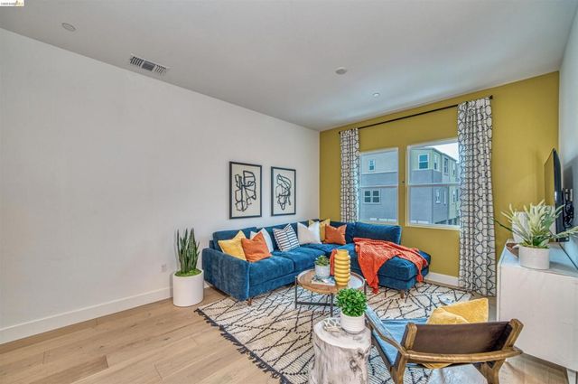 28951 Parkridge Loop 87, Hayward, CA 94544