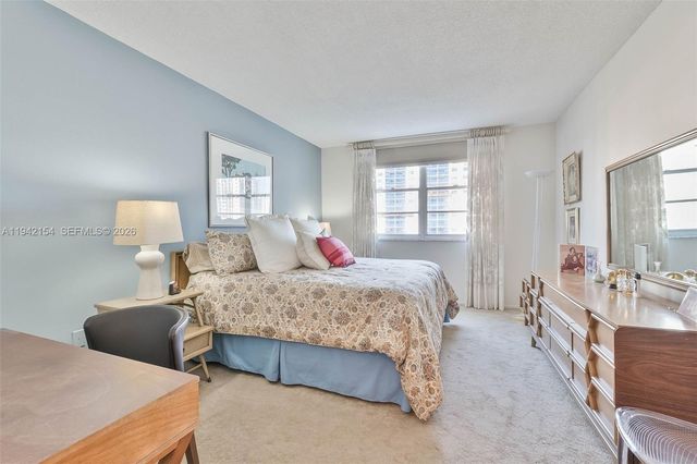 500 Bayview Dr 617, Sunny Isles Beach, FL 33160