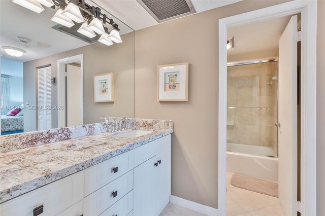 500 Bayview Dr 617, Sunny Isles Beach, FL 33160