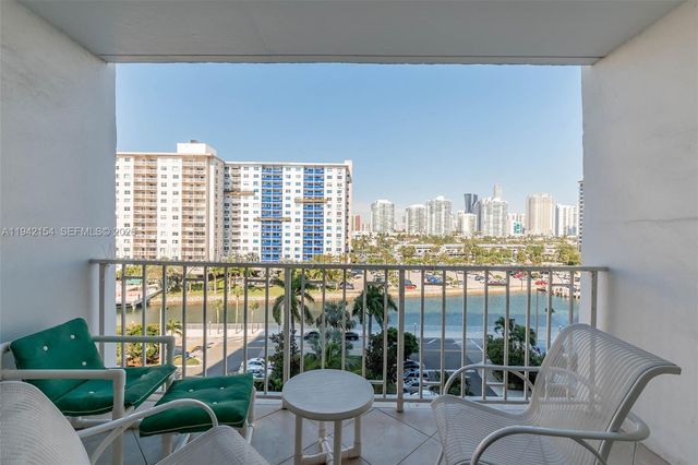 500 Bayview Dr 617, Sunny Isles Beach, FL 33160