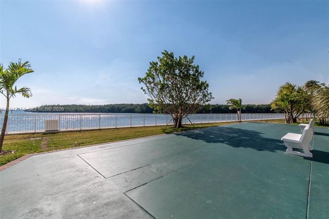 500 Bayview Dr 617, Sunny Isles Beach, FL 33160