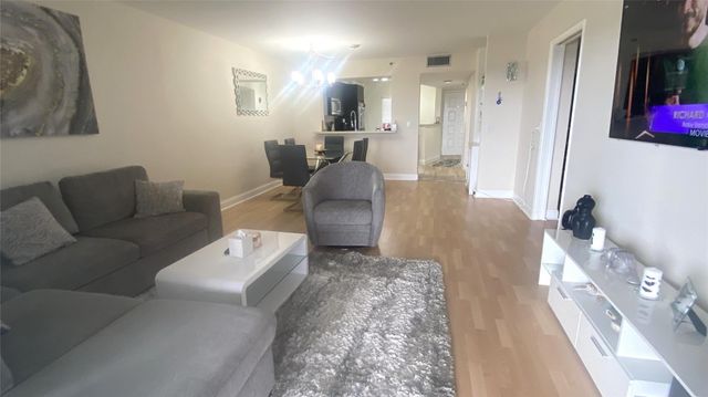 2200 S Cypress Bend Drive 905, Pompano Beach, FL 33069