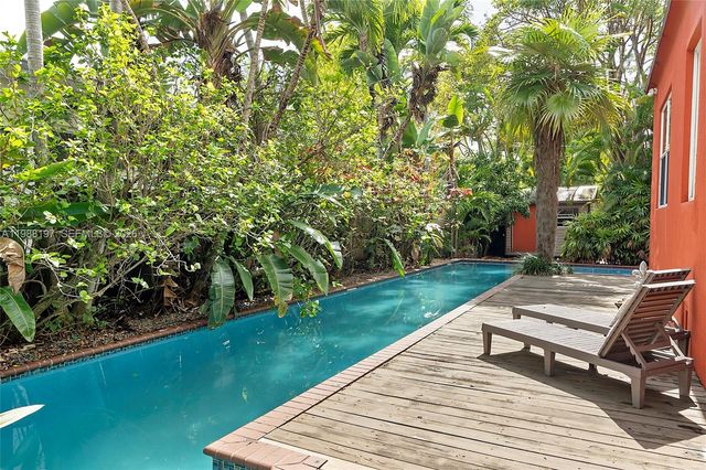 120 SW 24th Rd, Miami, FL 33129