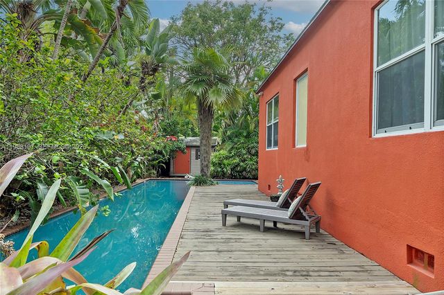 120 SW 24th Rd, Miami, FL 33129