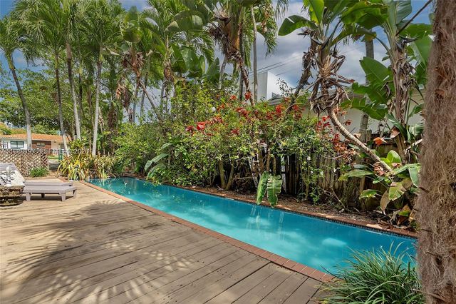 120 SW 24th Rd, Miami, FL 33129