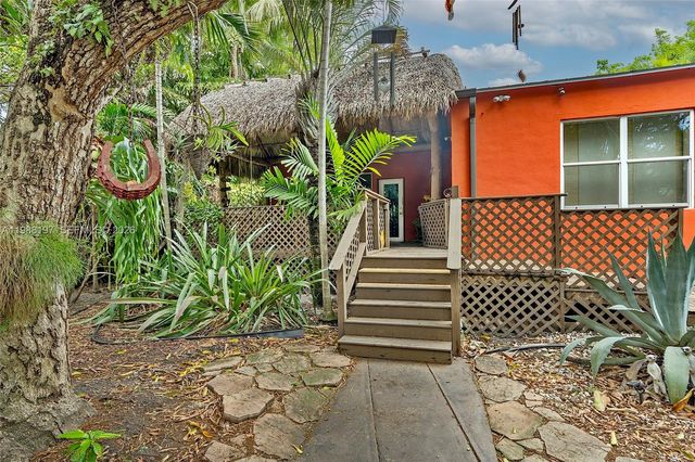 120 SW 24th Rd, Miami, FL 33129