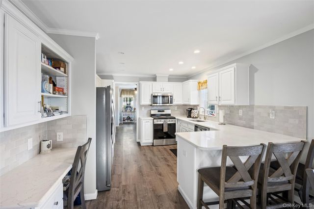 1661 Old Country Road 351B, Riverhead, NY 11901