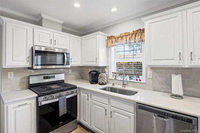 1661 Old Country Road 351B, Riverhead, NY 11901