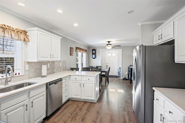 1661 Old Country Road 351B, Riverhead, NY 11901