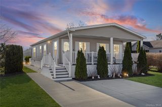 1661 Old Country Road 351B, Riverhead, NY 11901