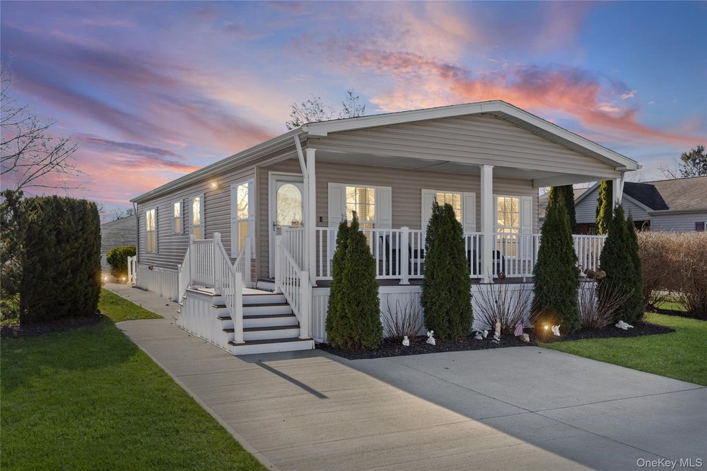 1661 Old Country Road 351B, Riverhead, NY 11901